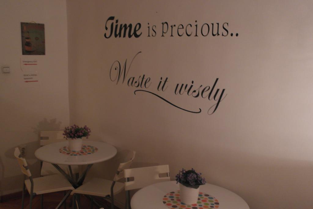Time Hostel Belgrad Exteriör bild