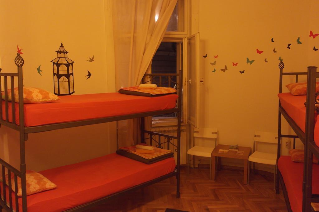Time Hostel Belgrad Rum bild