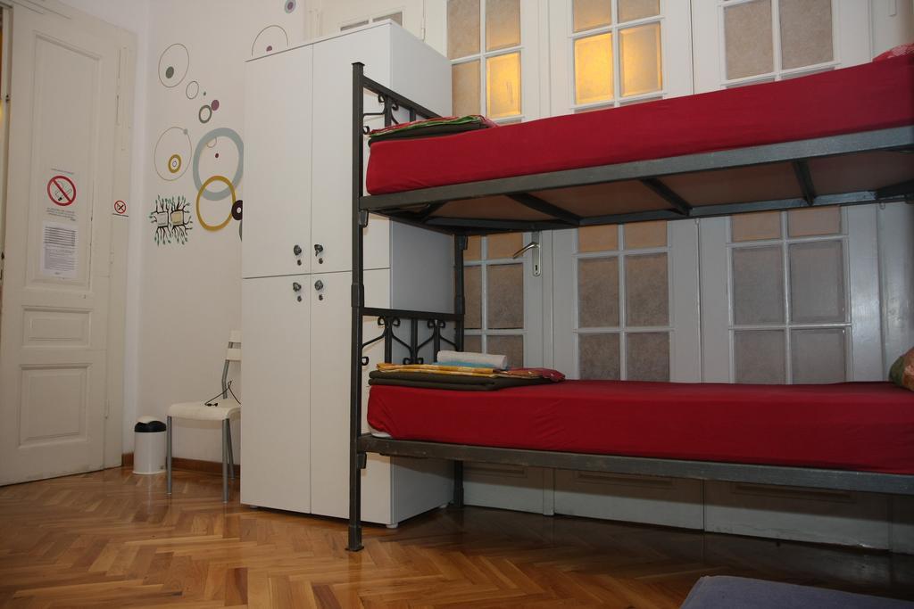 Time Hostel Belgrad Rum bild